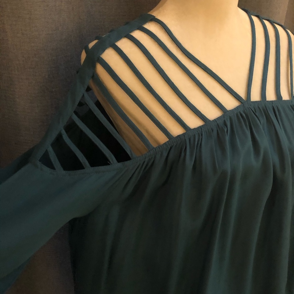 Blouse - Picture 2 of 3